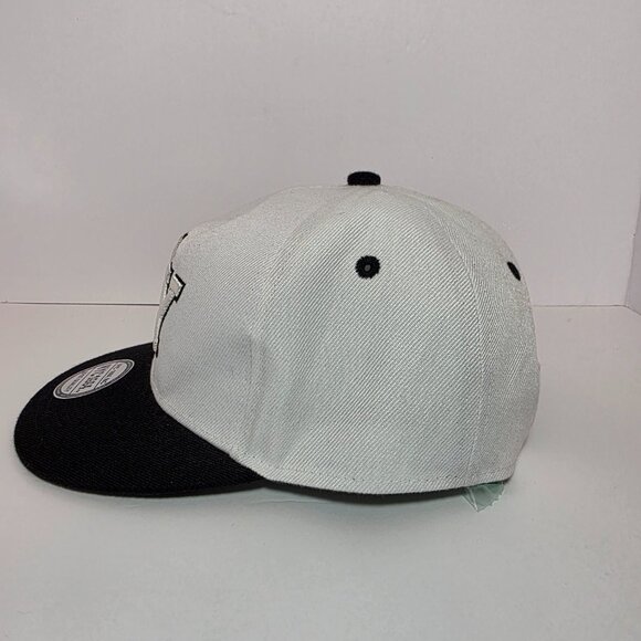 NYC 1664 Snapback Hat – NY Embroidered Logo – White & Black – Adjustable - Picture 2 of 9